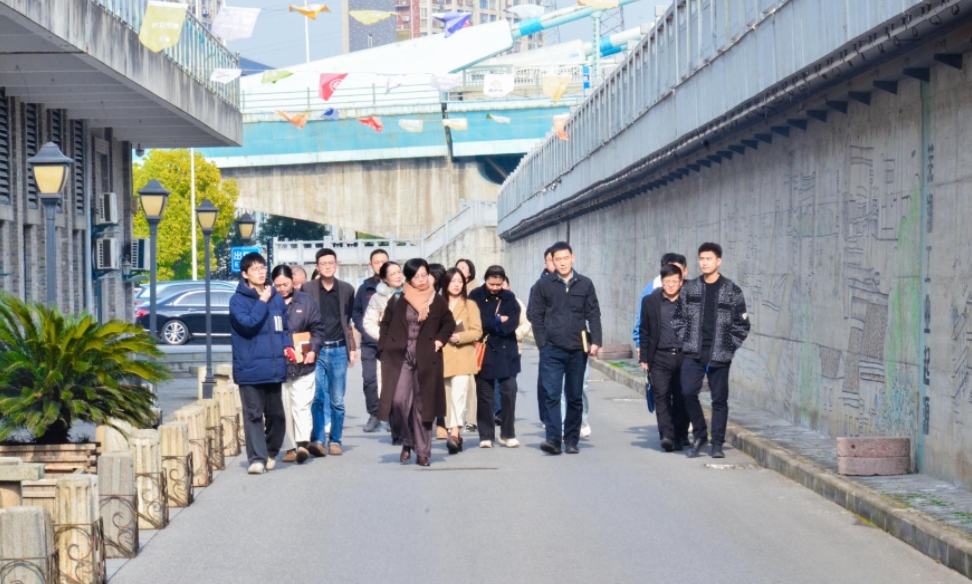 “走進(jìn)園區(qū)，共享未來(lái)”鏡湖區(qū)高層次人才服務(wù)企業(yè)雙向促進(jìn)對(duì)接交流活動(dòng)在園舉辦